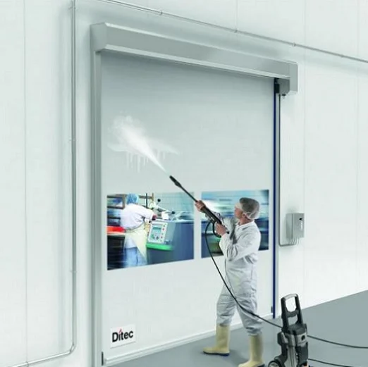 Snelloopdeur in hygiënische omgeving. Ditec industriële snelloopdeur met reiniging